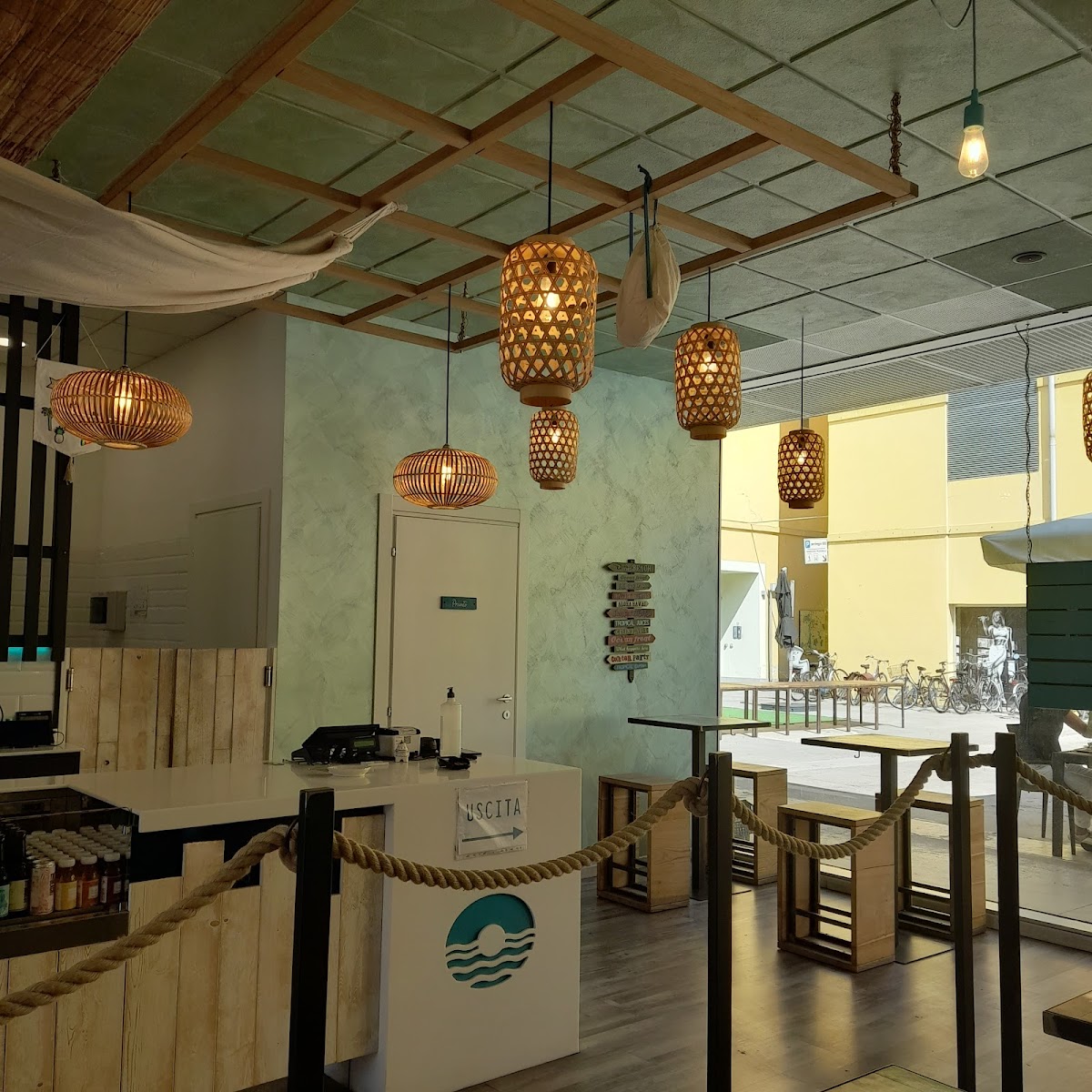 Manõ Poké | Hawaiian Restaurant